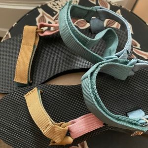 Teva Universal in Light Multi